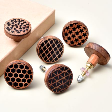 Black and Brown Pattern Wooden Cupoard Knobs - Pack of 6